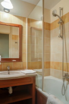 Les 3 Domaines - Bathroom. Catalan Pyrenees
