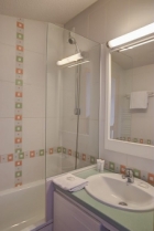 Le Pedrou - Bathroom. Catalan Pyrenees